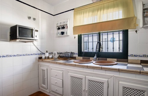 Ronda House | Chalet 'Casa Mia' Outdoor Jacuzzi, Private Terrace, Garden & Wi-Fi