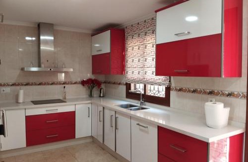 Puente Genil Apartment | Chalet Centro Urbano 3 Dorm Patio Terraza Wi-fi Puente Genil 1-6 Huésped
