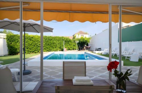 Valencina de la Concepcion House | Chalet de Lujo con Piscina Privada cerca de Sevilla