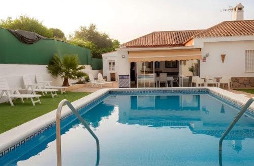 Valencina de la Concepcion House | Chalet de Lujo con Piscina Privada cerca de Sevilla