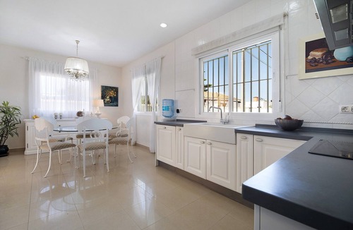 Chiclana de la Frontera House | Chalet Casa Abedul Sancti Petri with Pool, Garden & Wi-Fi