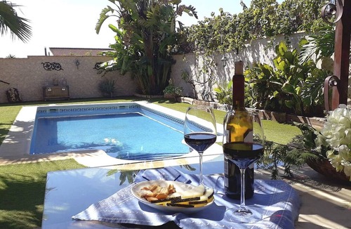 Hornachuelos Ski Chalet | Chalet Privado con Chimenea, Piscina y Jardín Ideal Para Visitarlo Todo Andando!