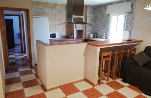 Chiclana de la Frontera Villa | Chalet 'Tu Limonero' with Private Pool, Wi-Fi, and Air Conditioning