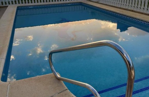 Chiclana de la Frontera Villa | Chalet 'Tu Limonero' with Private Pool, Wi-Fi, and Air Conditioning