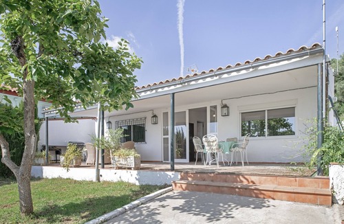 El Bosque House | Chalet 'Villa Rosario' with Mountain View, Pool & Wi-Fi