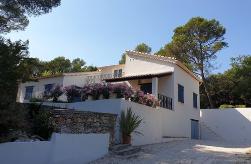 Lorgues Villa | Charming 5* listed Provencal house 5 bedrooms, 4 bath and private swimming pool