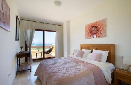 Puerto de la Duquesa Apartment | Charming apartment close to the beach.