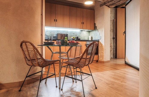 Doctor Barraquer-Grupo Renfe-Policlinico Apartment | Charming apartment with patio in Macarena