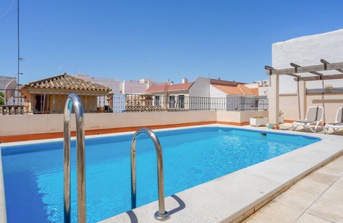 La Victoria Apartment | Charming Apt in the heart of Malaga with rooftop pool
