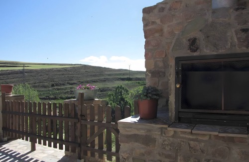 Villar del Rio House | Charming Cottage 'Santa Cristina' with Mountain Views and Garden
