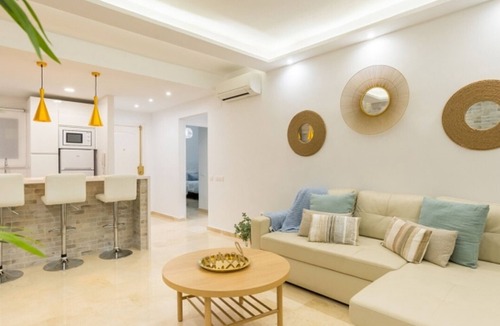 La Victoria Apartment | Charming Historic Apartment in Malaga with Balconies and Rooftop Pool