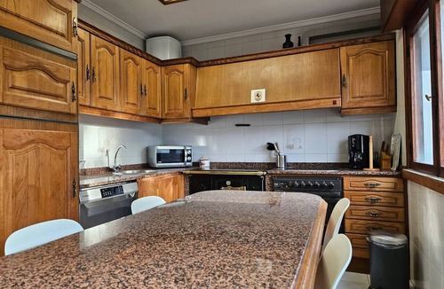 Cerecedo Apartment | Charming house in Cudillero, ideal for families of up to 6 guests and pets. With 3 bedrooms, including 2 with double beds and 1 with two single beds, it offers comfort and space for everyone.