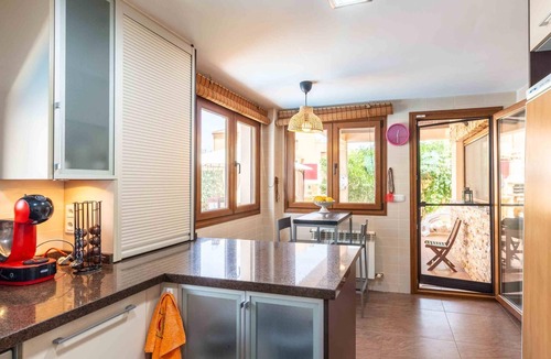 Durcal Villa | Charming house with pool and barbecue area