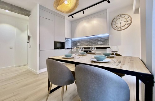 Embajadores Apartment | Charming Latina Village - Two-bedroom apartment