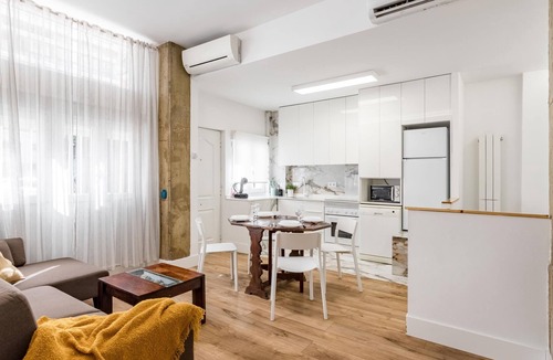 Ciudad Lineal Apartment | Charming Madrid Las Ventas - 4 bedrooms