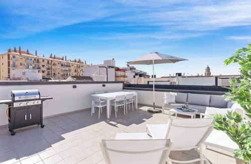 La Victoria Apartment | Charming Málaga Penthouse with Stunning City Views