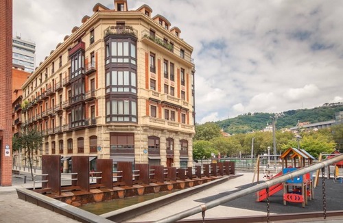 Bilbao City Centre Apartment | Charming, next to the Town Hall and the River