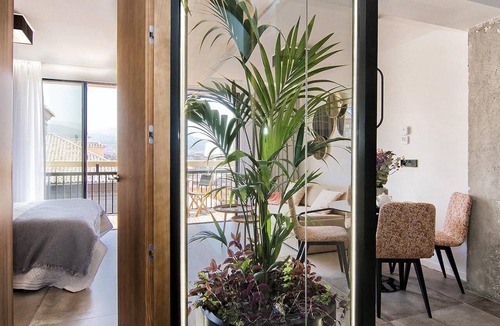 Granada City Center Apartment | ChezmoiHomes Luxury Alhambra Penthouse Collection Comares