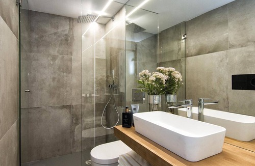 Granada City Center Apartment | ChezmoiHomes Luxury Alhambra Penthouse Collection Morayma