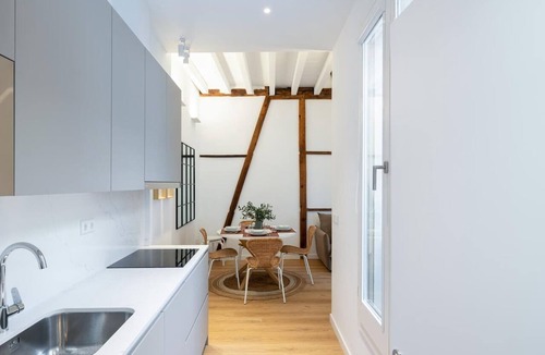 Central District Apartment | ChezmoiHomes Patio Zahorí 7