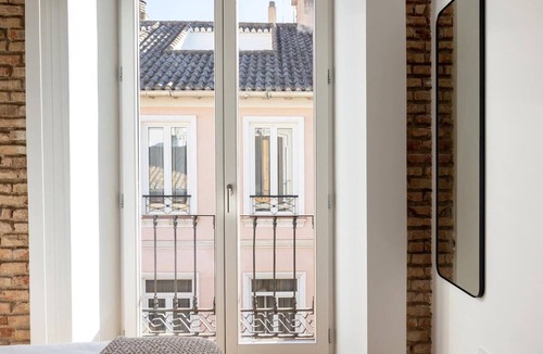 Central District Apartment | ChezmoiHomes Patio Zahorí 7