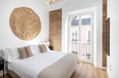 Central District Apartment | ChezmoiHomes Patio Zahorí 7