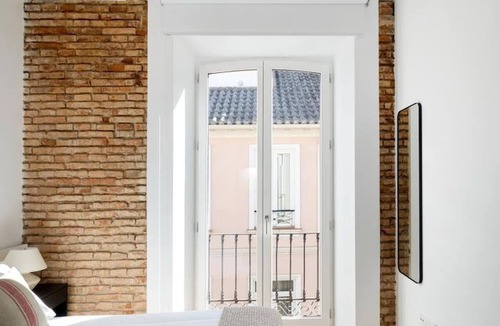 Central District Apartment | ChezmoiHomes Patio Zahorí 7