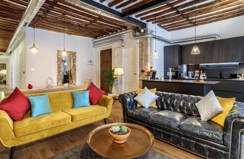 Centro - Sagrario Apartment | ChezmoiHomes Santa Paula