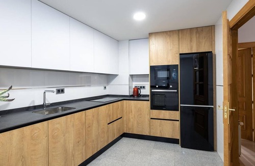 Granada City Center Apartment | ChezmoiHomes Town Hall 2