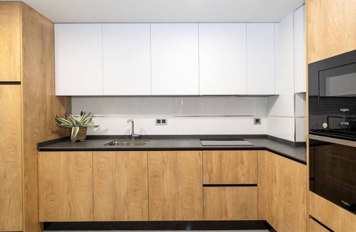 Granada City Center Apartment | ChezmoiHomes Town Hall 2