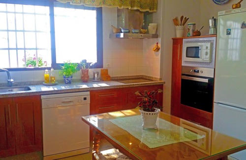 Orgiva Cottage | CLASSIC ANDALUSIAN VILLA, SURROUNDED BY ORANGE TREES, FOUNTAINS. PRIVATE POOL.
