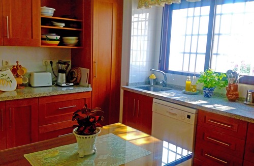 Orgiva Cottage | CLASSIC ANDALUSIAN VILLA, SURROUNDED BY ORANGE TREES, FOUNTAINS. PRIVATE POOL.