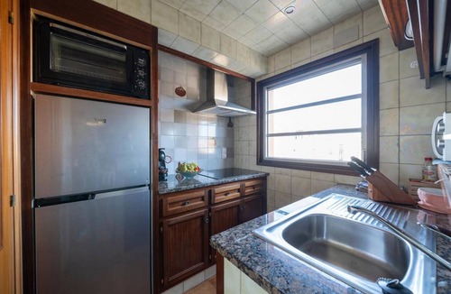 Figueres Apartment | Classic Can Jeroni Apartment with Private Terrace, Wi-Fi & Air Conditioning