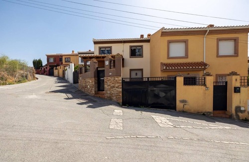Cenes de la Vega House | Close to Sierra Nevada and Alhambra, perfect location between nature and city.