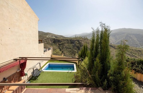 Cenes de la Vega House | Close to Sierra Nevada and Alhambra, perfect location between nature and city.