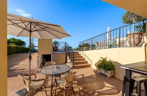 Estepona Apartment | Coastal Getaway in Sunny Villa Roca Estepona
