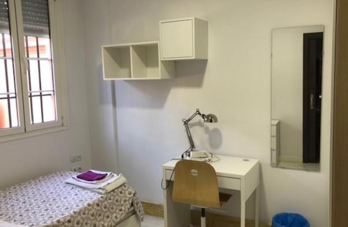 La Palmera-Reina Mercedes Other | Colegio Mayor Careu - Solo Mujeres - Women Only - University Community
