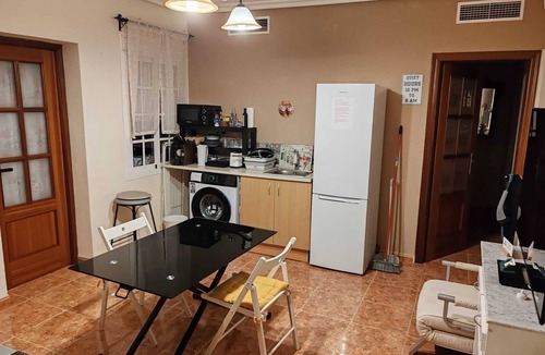 Villanueva del Ariscal Bed & Breakfast | Come and stay in Marifé's house, two bedrooms available at 17 km from Seville.
