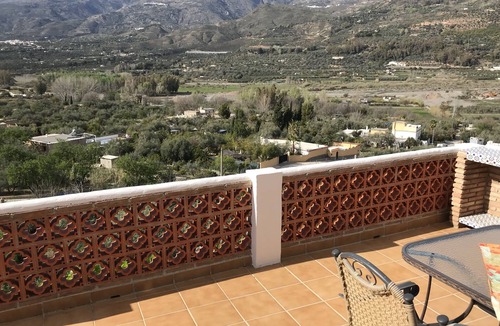Orgiva House | Comfort holiday home (WIFI, pool, 3 terraces, fantastic view of the mountains)