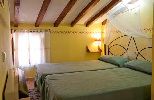 Robledillo de Gata Apartment | Comfortable Apartment in Robledillo de Gata with Balcony and View