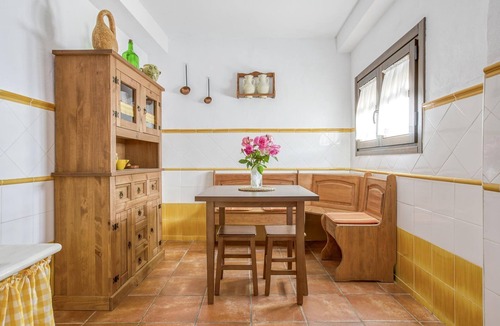 Carcabuey House | Comfy Holiday Home in Carcabuey with Patio