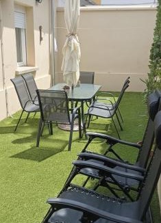 Trujillo House | Conde de la Encina Trujillo Patio y Aparcamiento