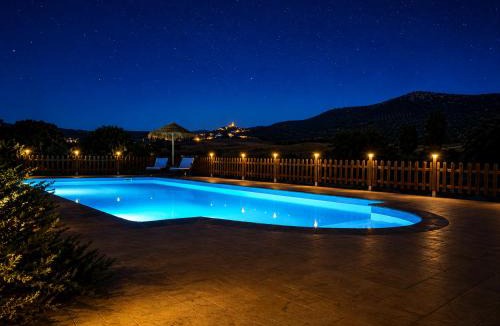 Montefrio House | Cortijo El Búho - Casa rural con piscina privada en Montefrío
