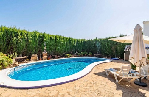 Archidona House | Cortijo La Nobleza: Holiday Home with Private Pool, Wi-Fi, and Mountain Views