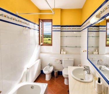 Villanueva del Rosario Villa | Cortijo Los Arcos - Lujo rural con piscina y vistas espectaculares en Málaga