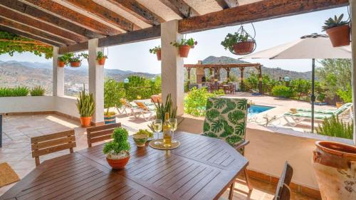 Arenas House | Cortijo Miraflores Arenas by Ruralidays