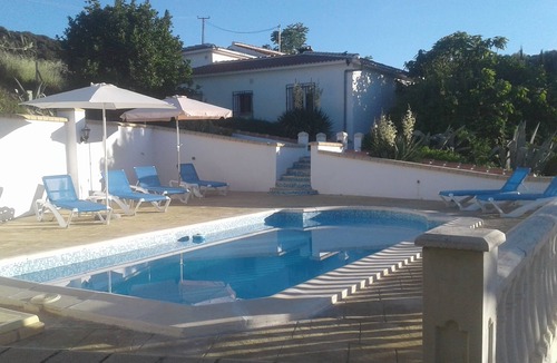 Montefrio Villa | CORTIJO MONTEFRISTY Beautiful villa for 8 to 10 people, private pool and garden