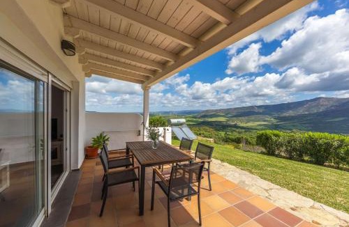 Betis Apartment | Cortijo Pájaro Punta de la Laja, Pool & Mountain Views