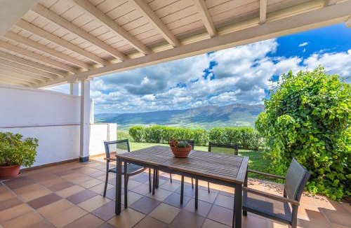Betis Apartment | Cortijo Pájaro Punta de la Laja, Pool & Mountain Views