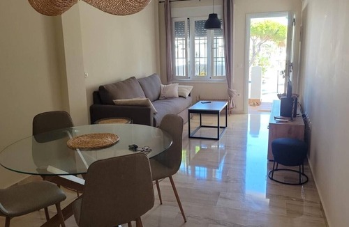 Poblado de Sancti Petri Apartment | Costa El Castillo La Barrosa Apartment with Shared Pool, Wi-Fi & Air Conditioning